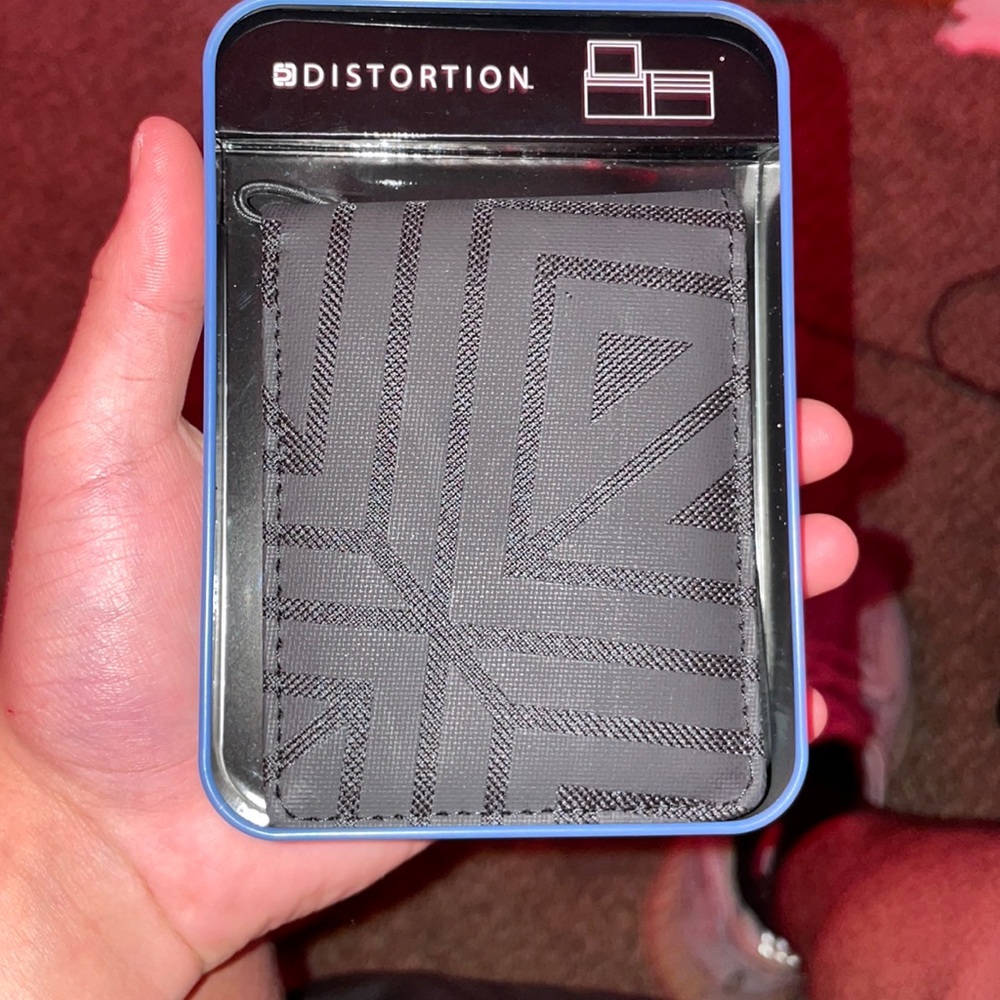 It’s a band new wallet never been used